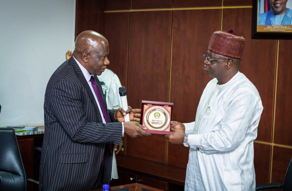 NOA_Nigeria's tweet image. A delegation from National Insurance Commission (NAICOM), led by the commissioner Mr O.S Thomas, were today received by the Director General, National Orientation Agency, Mallam Lanre Issa-Onilu and his management team on a courtesy visit at the Agency’s headquarters in Abuja.…