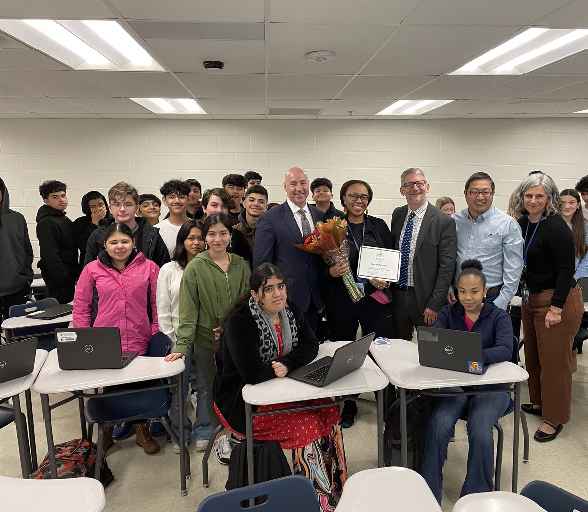 CarlSandburg_MS's tweet photo. 🏆🎉Celebrating Coach Ty Augustin: Region 3 Outstanding Teacher of the Year! @KraftJesse @FCPSR3 @fcpsnews  https://t.co/lbbgST96OJ https://t.co/nCK7Sz8axM