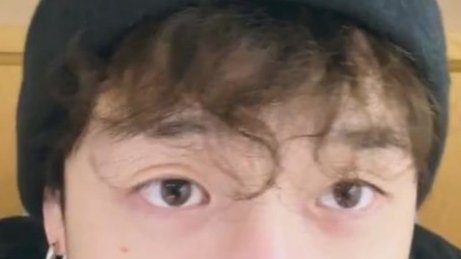 dedinhominho's tweet photo. [👁️]—mini au minchan

onde Minho, cético em relação ao amor à primeira vista, passa a acreditar após encarar os olhos mais bonitos que já viu

ou

onde Chan se vê completamente intimidado pelo olhar ameaçador dirigido a si https://t.co/VF0uhtJMWW