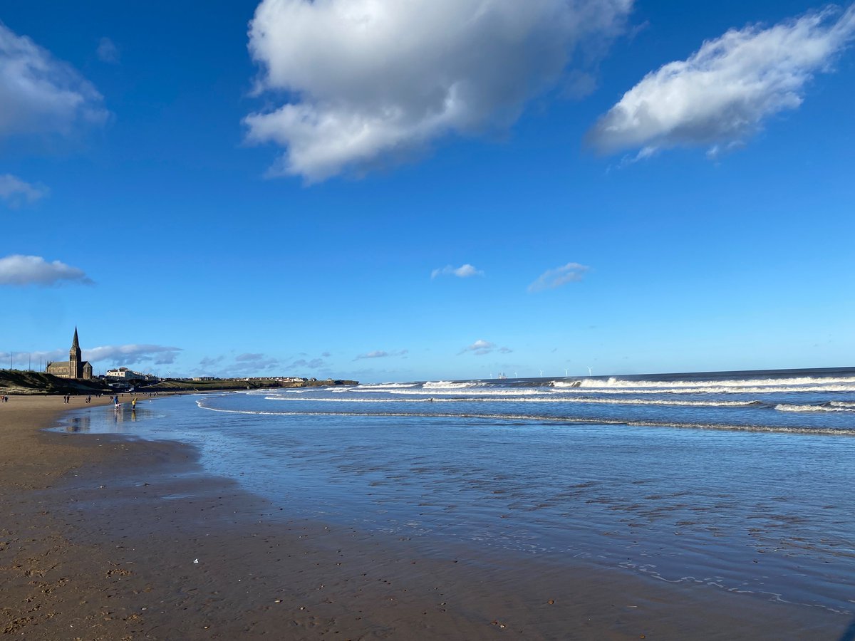 DavidPenn3's tweet image. Some days you just need the simplicity of the sea &amp;amp; bracing, fresh air. The sun &amp;amp; surfers were a welcome bonus 
#tynemouth #longsands #beach