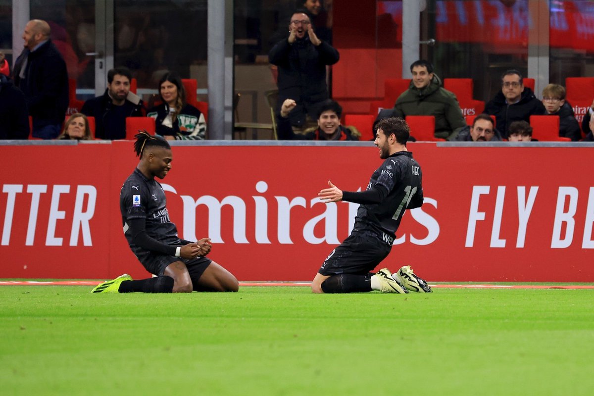 È lunedì, torna l'Inferno! ❤️🖤

Dalle 18 <a href="/mauro_suma/">Mauro Suma</a> vi aspetta per rivivere #MilanNapoli in compagnia di <a href="/filippogalli5/">filippo galli</a>, <a href="/SimoNobilini/">Simone Nobilini</a>, <a href="/_lucafazzini/">Luca Fazzini</a> e Lollo.

📲 E poi ancora i vostri messaggi e domande a <a href="/lucaserafini4/">Luca Serafini</a> con Licia Virdis e l'hashtag #AskInferno.

Vi aspettiamo!