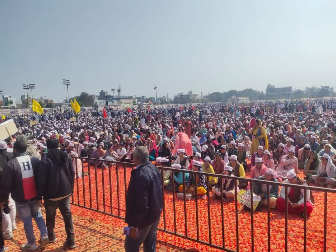 NmopsInd's tweet photo. हरियाणा के जींद में NMOPS/PBSS के बैनर तले लाखों कर्मचारियों ने भरी हुंकार,प्रदेश अध्यक्ष @VSDhariwal ने कहा सरकार ने बात न मानी तो #VoteforOPS का चलेगा मुहिम,कर्मचारियों ने NPS के खिलाफ जबरदस्त रोष
@vijaykbandhu @Aamitabh2 @ajitanjum @narendramodi @RahulGandhi https://t.co/28CsdoVteq