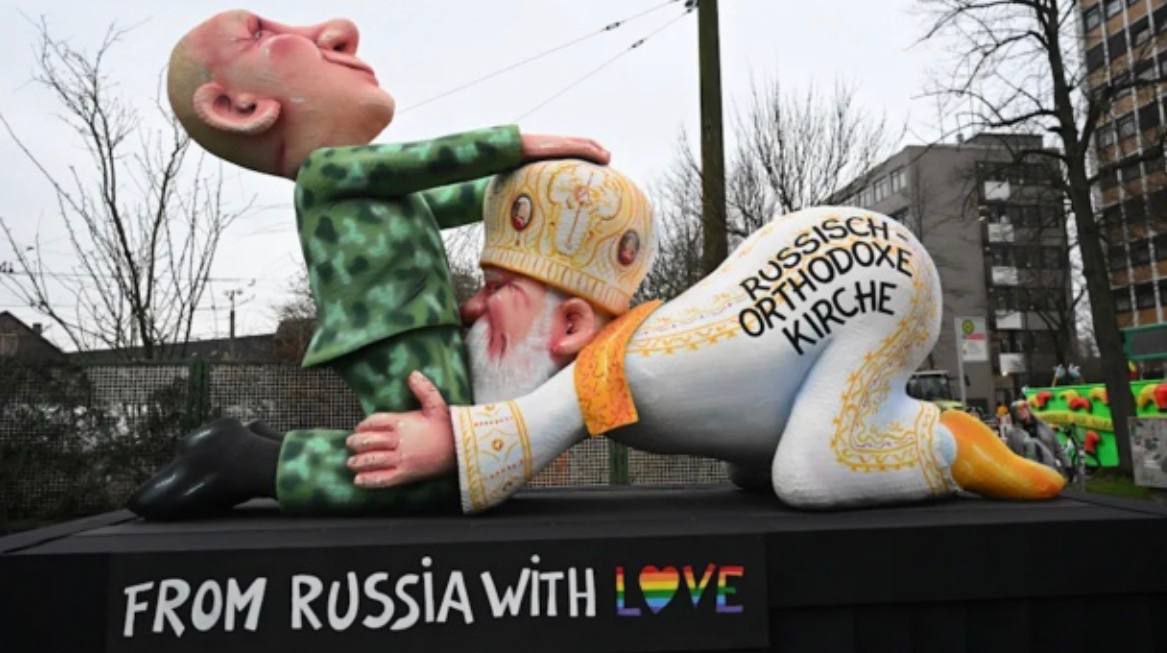 😅 Putin und Patriarch Kirill wurden beim Karneval in Düsseldorf verspottet. Ich finds geil