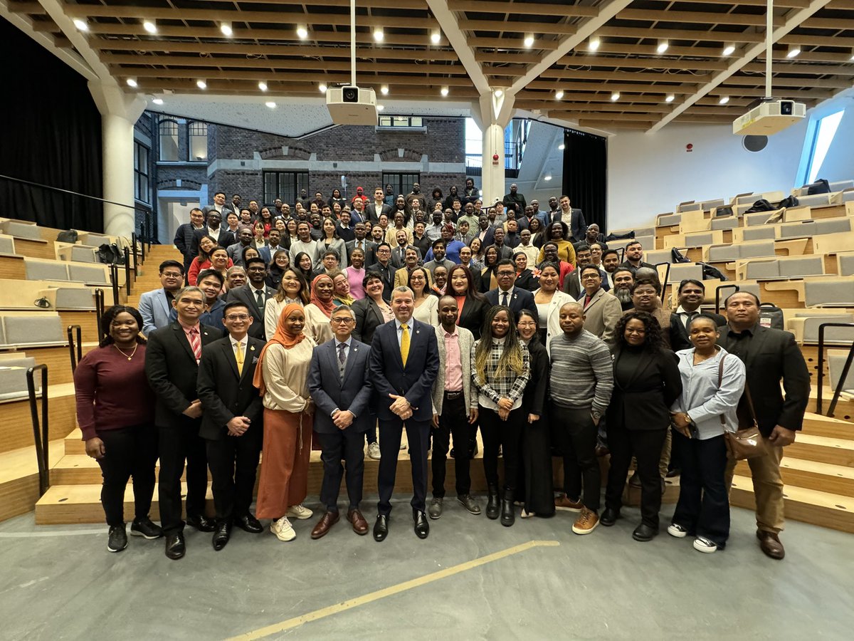 IMOSecGen's tweet photo. First visit to @WMUHQ as Chancellor and great opportunity to speak directly to the students and answer their questions! It is refreshing to experience their interest in maritime education, from the current challenges, from safety to the environment https://t.co/DZarGeDrZr
