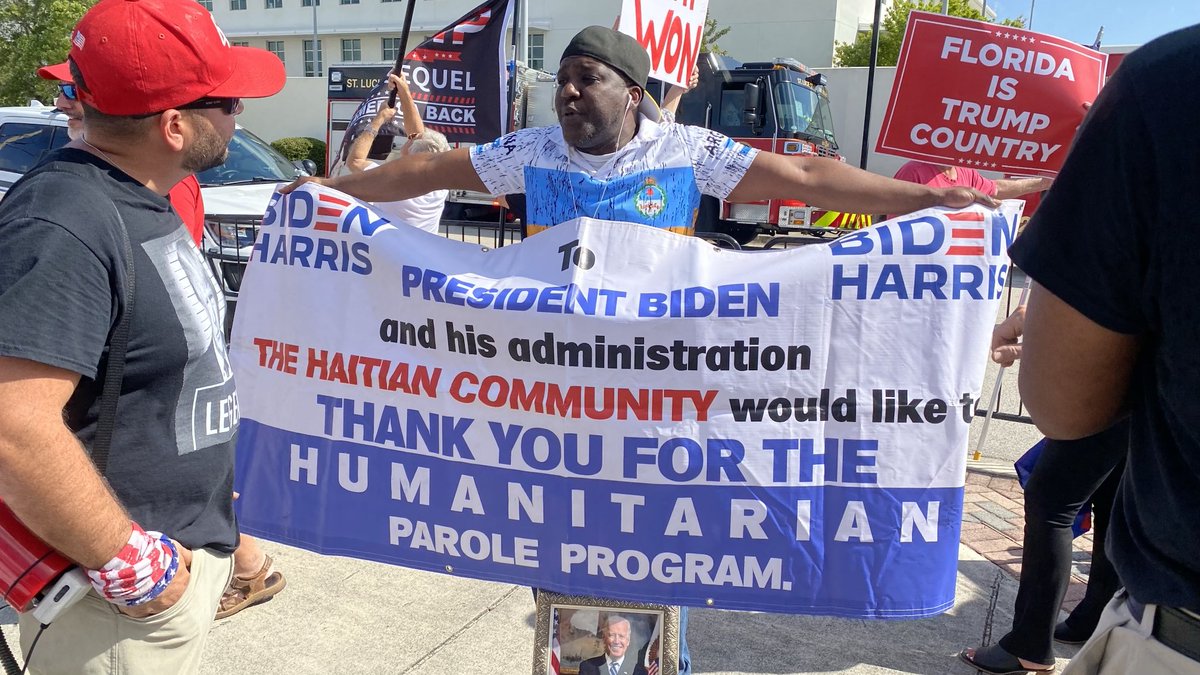 slaternick24's tweet photo. Biden supporter unfurls banner at Trump rally outside federal courthouse https://t.co/PO6kByoCWE