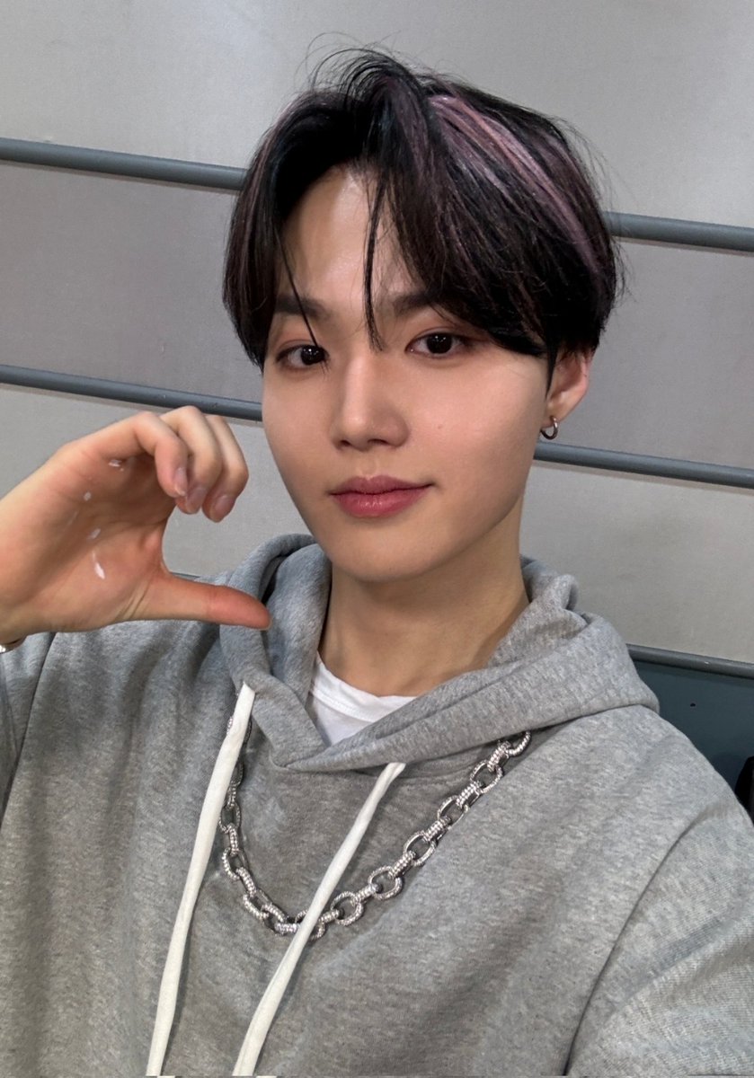 treasuremembers's tweet photo. CDTV 🐰🩷 

#도영
#DOYOUNG
#ドヨン https://t.co/cE4MdgspIV