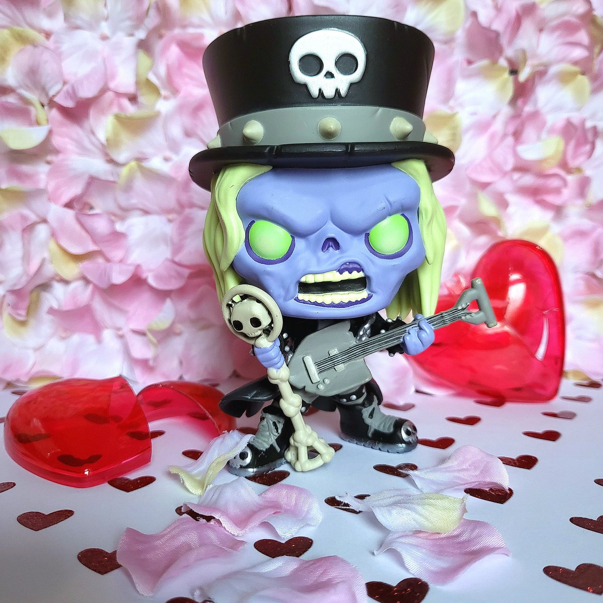 Love song! Rocking our and breaking hearts. 

Funko Photo a Day Challenge Feb. 12th
@originalfunko
#funkophotography #funkopopcollection #funkopopcollector #funkoFunatic #funkofantic #fotw #FunkoFamily #myfunkostory #FunaticallyEverAfter #FunkoPhotoADayChallenge #funkoheavymetal