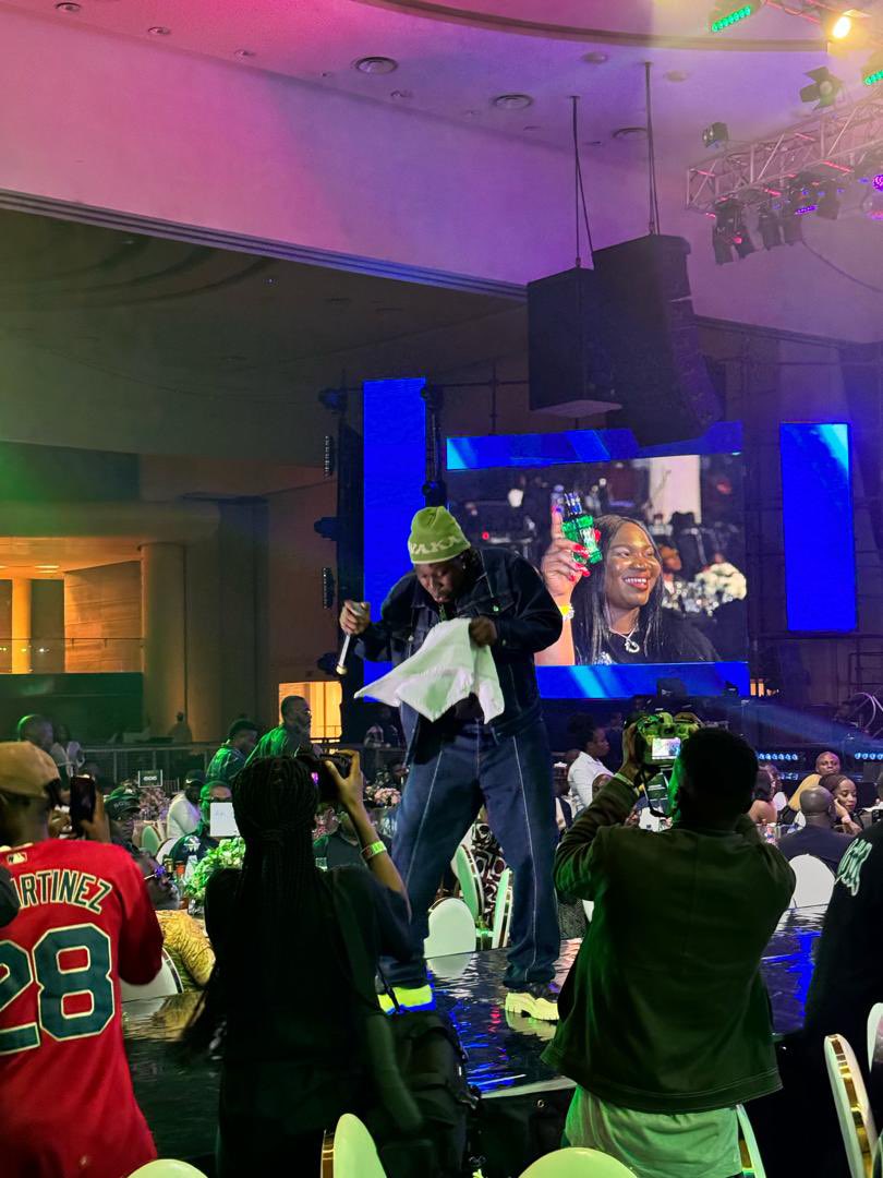 Crankknot's tweet photo. Make we no lie. Zlatan was on another level 🔥🔥 at the #NightWithTheGenerals.
Entertainment was lit 🔥 https://t.co/JIWhaRcDVY