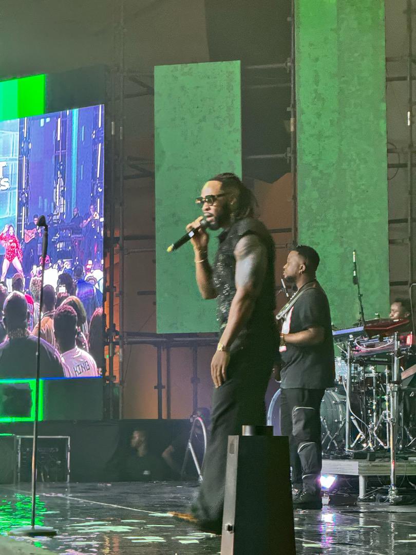 BarbieofMitch's tweet photo. All thanks to “A #NightWithTheGenerals ” I was able have so much fun 🤭❤️, as usual Davido, Asake, flavour, Zlatan and other celebrities who came on stage to perform delivered well 🔥❤️ https://t.co/rFhPncTSoG