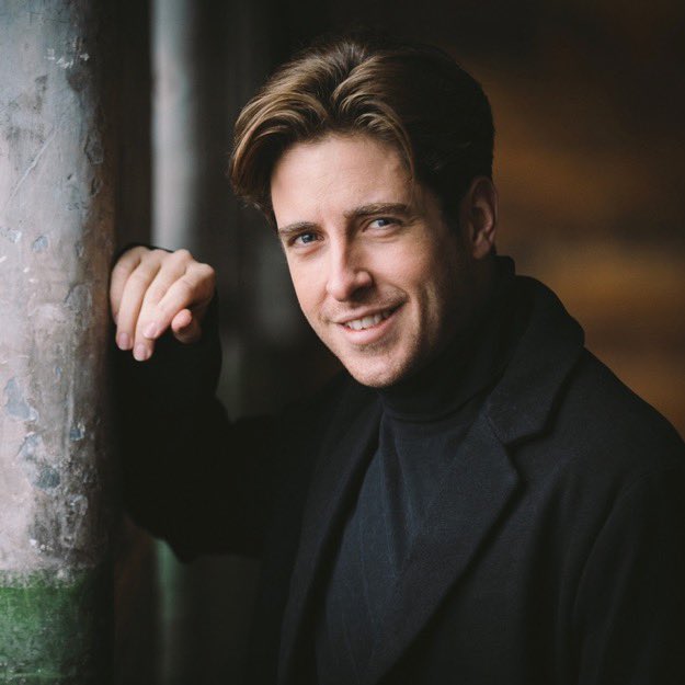 Reviewing Swedish Chamber Orchestra’s performance of The Rake’s Progress, John Vandevert for Opera Wire writes, “As the immoral “Rake,” Elgan Llýr Thomas was the epitome of a modern lyrical tenor: dextrous, exuberant, tenacious and eloquent.” @ElganTenor @SCO_Orebro