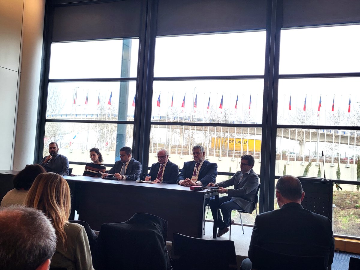 CENER_Energia's tweet photo. 📸Intervenciones de #XabierSevillano y #JavierGil @GilBarno en #Genera2024, en la sesión: "Construyendo #sinergias territoriales para la #transiciónenergética" organizada por #Ciemat. #MRR #REACT-EU @CienciaGob @gob_na https://t.co/DUnEK33WcZ