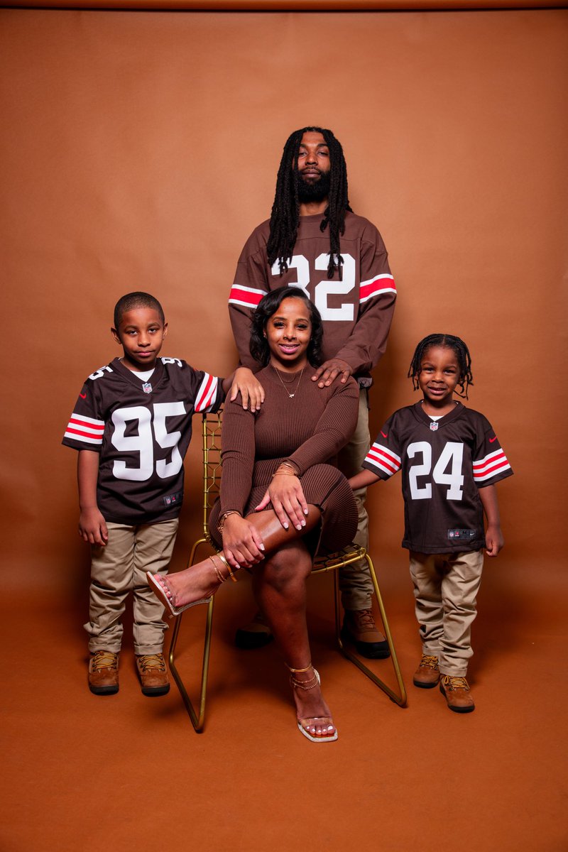 AliLoves3_'s tweet photo. Muaahh 💋 the family we created is literally EVERYTHING 🫶🏽 https://t.co/XQF25QFkBF