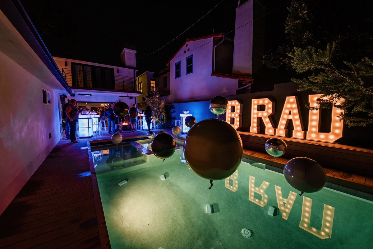 TownSocial's tweet photo. The importance of a great #photographer…. Our client wanted tricky shots of the setup in her backyard that caught the #vibe of her event. These #photos exemplify why we work with the incredible @LynWatanabe. #partyplanner #eventplanner #ManhattanBeach #LosAngeles #SanDiego https://t.co/ICQYD1DRz9