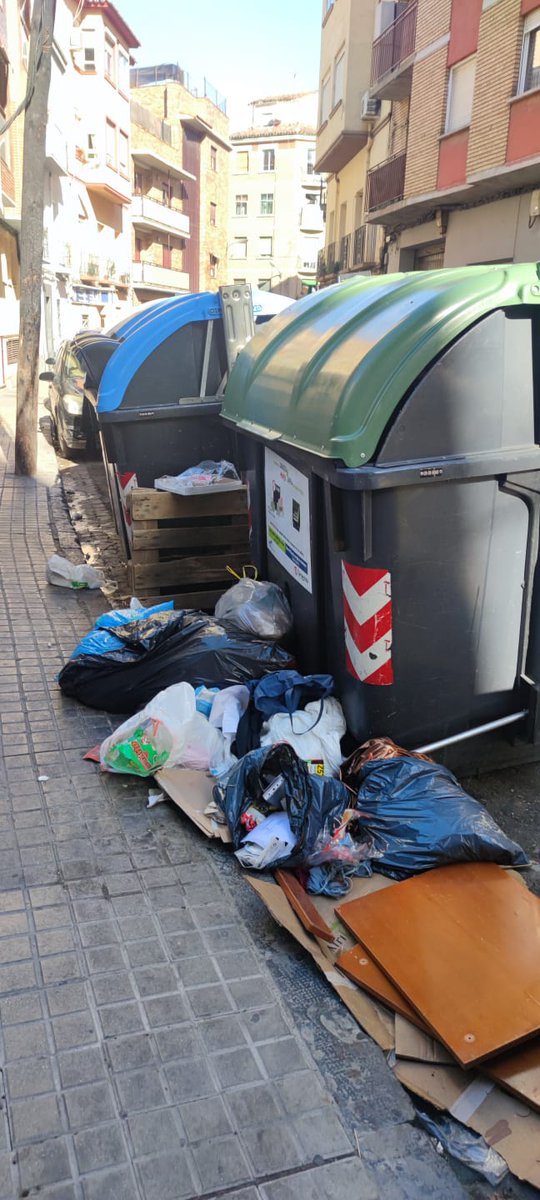 😱 Esta es la Zaragoza de Natalia Chueca

🗑️ Una vecino de la calle Marcos Zapata nos envía esta imagen indignado

🔊 Es urgente mejorar el servicio de recogida de basura en nuestra ciudad