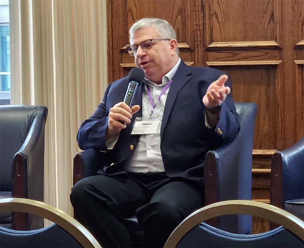 TelcoBridges's tweet photo. More from the 20th anniversary celebration of the #PulverOrder this morning at the National Press Club in Washington; @JeffPulver shares his thoughts and reflections on an industry that grew as a result of the regulatory freedom that VoIP enjoyed and Alon Cohen, widely regarded as the inventor of #VoIP, looks back at how it all began.

#telecom