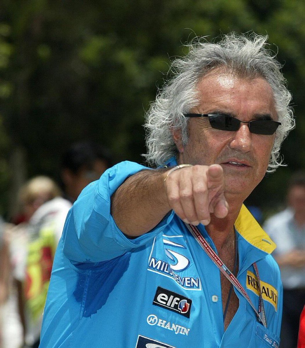 TitoPadronso's tweet photo. Briatore

Genio absoluto, el Vito Corleone del automovilismo. Coge el movil y te monta en Mónaco una fiesta con más mujeres que la casa de Guti un sábado noche. Sobacos a lo Camacho. Mandó pegarse una hostia a uno de sus pilotos en plena carrera. Más querido en España que Iniesta https://t.co/ZeY76ValKc