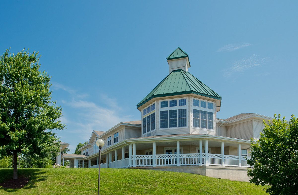 LorienHealth's tweet photo. Discover a place that feels like home – where every corner beams with warmth and every smile tells its own unique story. At #LorienMtAiry,  we're a community pulsating with life and #togetherness! #AssistedLiving #SeniorCare 

Learn more by clicking here: https://t.co/dimJ6Pz1Jo https://t.co/4XvfI6I9Ff