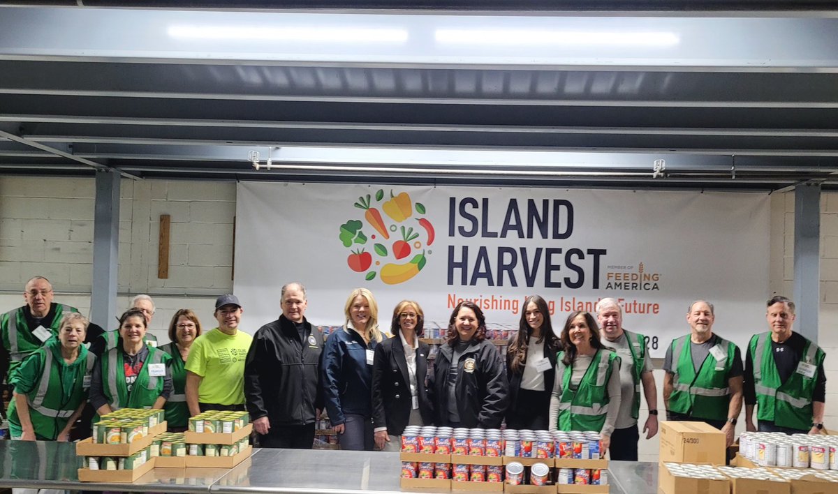 Great legislative breakfast and packing day at @IslandHarvest! Their efforts have been nothing short of remarkable, making Island Harvest a tremendous resource for our entire region.

#longisland #islandharvest #food #longislandny #newyork #ny