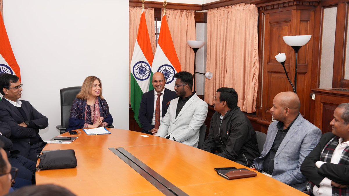 IndiainDenmark's tweet photo. A multisectoral business delegation led by @FIEOHq visited Denmark. Amb @Pooja_Kapur briefed them and highlighted the market & tech tie-up opportunities in Denmark. The delegation also interacted with @DanskIndustri, #CreativeDenmark & other Danish businesses. #IndiaDenmark https://t.co/VQjkPQmehE