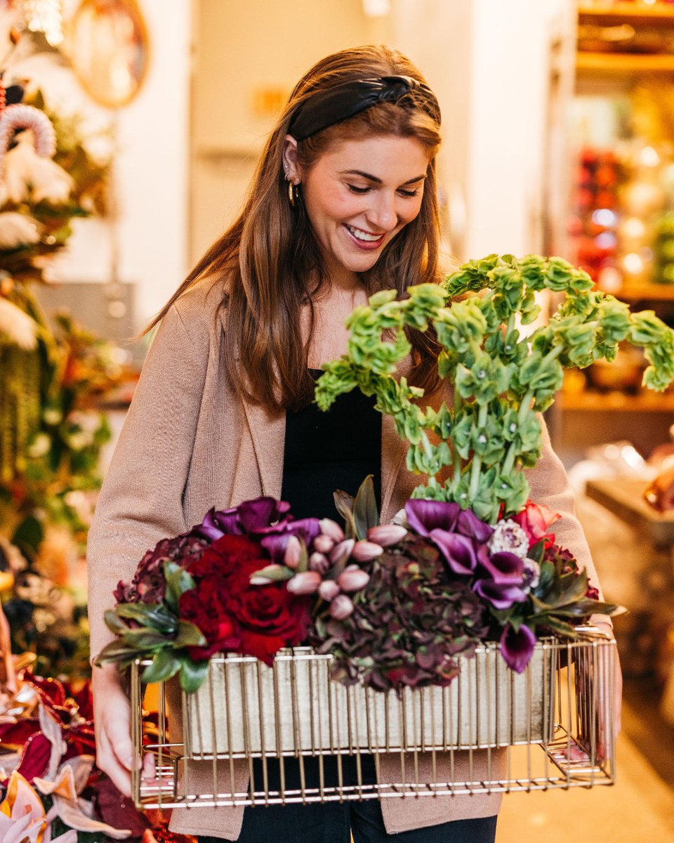 Surprise your special someone this Valentine's Day with a custom floral arrangement from Simply Elegant - after all, nothing says 'I love you' quite like the beauty of fresh blooms. 🌹