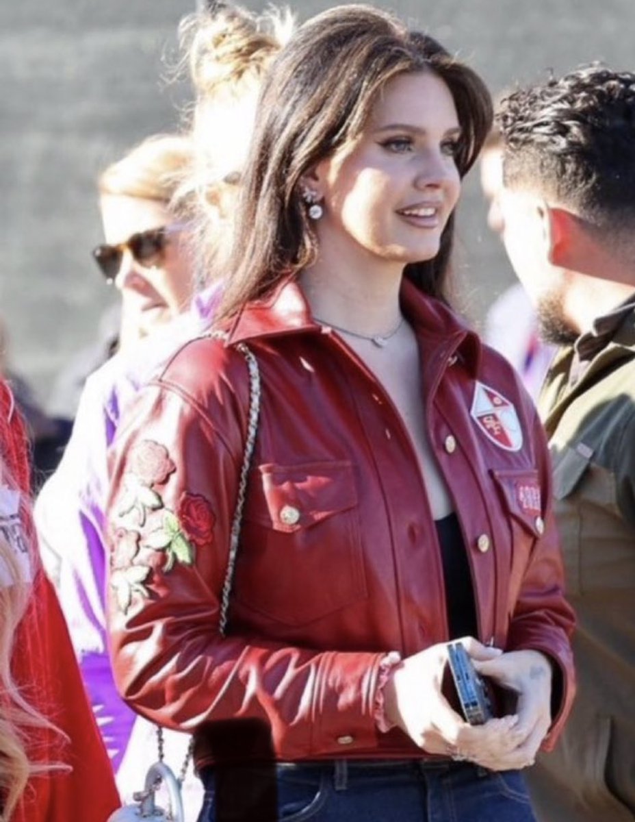 This picture of Lana is so cigarettes dipped in cherry cola, pink ribbons on vomit stained white bedsheets coded