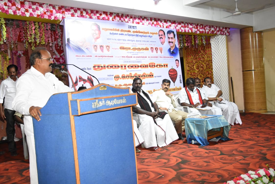 duraivaikooffl's tweet photo. தஞ்சாவூர் மண்டலம் - தேர்தல் நன்கொடை வழங்கும் நிகழ்ச்சி..!
    
2024 - நாடாளுமன்ற தேர்தல் நிதி வழங்கும்  நிகழ்ச்சி தஞ்சாவூர் மாவட்டம் திருவிடைமருதூரில் நேற்று (11.02.2024) நடைபெற்றது.
   
தஞ்சாவூர் வடக்கு, தஞ்சாவூர் தெற்கு, நாகப்பட்டினம், மயிலாடுதுறை, திருவாரூர் ஆகிய மாவட்டங்களை சேர்ந்த தஞ்சை மண்டல நிர்வாகிகள் கலந்து கொண்டு முதல்கட்ட நிதியினை வழங்கினர்.
      
கழகத்தின் துணைப் பொதுச் செயலாளர் ஆடுதுறை இரா. முருகன் தலைமையில் நடைபெற்ற இந்த நிகழ்வில் கழகப் பொருளாளர் மு. செந்திலதிபன் கலந்து கொண்டு இயக்க வளர்ச்சிப் பணிகள் குறித்து கருத்துரை வழங்கினார்.
 
அரசியலில் நேர்மை..!
பொதுவாழ்வில் தூய்மை..!
லட்சியத்தில் உறுதி..!
  
என்ற அர்ப்பணிப்பு உணர்வுடன் அரசியல் பொதுவாழ்வில் 60 ஆண்டுகாலமாக ஓய்வின்றி செயல்பட்டு வரும்  மறுமலர்ச்சி திராவிட முன்னேற்றக் கழகத்தின் பொதுச் செயலாளர், நமது இயக்கத் தந்தை தலைவர் வைகோ அவர்களின் தன்னலமற்ற உழைப்பு, தமிழ்நாட்டின் நலனுக்காக மேற்கொண்ட வாழ்வாதார போராட்டங்கள் என மக்களுக்கான இயக்கமாக இருக்கும் மறுமலர்ச்சி திராவிட முன்னேற்றக் கழகத்தைப் பற்றியும், 
   
தேர்தல் அரசியலில் வெற்றி மட்டுமே நமது இலக்கு...

அதற்காகன முன்னெடுப்புகள் குறித்தும் கருத்துரை வழங்கினேன்.
  
நிகழ்வில் மாவட்ட செயலாளர்கள் தஞ்சாவூர் வடக்கு -  வீ. தமிழ்செல்வன்,  தஞ்சாவூர் தெற்கு இரா.ஸ்டாலின், நாகபட்டினம் _ கீழ்வேளூர் வெ.ஶ்ரீதர்,  திருவாரூர் - பா.பாலச்சந்திரன், மயிலாடுதுறை - செ.சந்திரமோகன் (எ) கொளஞ்சி, மாநில இளைஞர் அணி செயலாளர் ப. த. ஆசைத்தம்மி், அரசியல் ஆய்வு மைய உறுப்பினர் கோ. துரைசிங்கம் மற்றும் கழக நிர்வாகிகள் கலந்து கொண்டு ஆர்வமுடன் வழங்கிய நிதியினை பெற்றுக்கொண்டேன்.

அன்புடன்
துரை வைகோ
முதன்மைச் செயலாளர்
மறுமலர்ச்சி திமுக
12.02.2024.