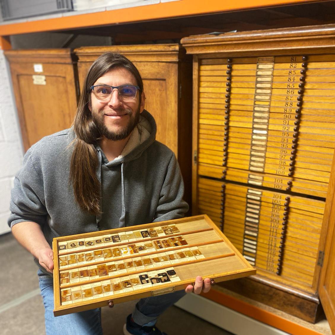 One of the coolest things about my job as Curator of non-insect arthropods at <a href="/Cambridge_Uni/">Cambridge University</a>
<a href="/ZoologyMuseum/">Museum of Zoology, Cambridge</a> is to look after Charles Darwin's barnacle slides from his 'Monograph of the Cirripedia' (1851–1854)🔬🦐.  Happy birthday #CharlesDarwin 🎉🎂 #DarwinDay (📷 <a href="/nautilusnat/">Natalie Jones</a>)