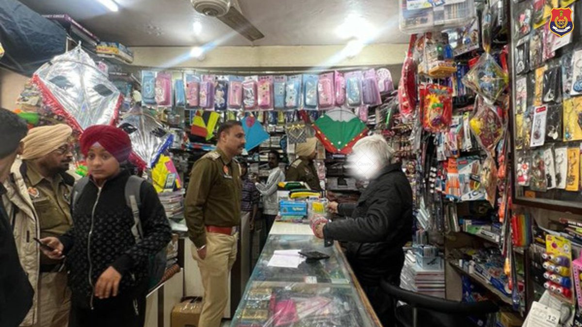 KhannaPolice's tweet photo. In an ongoing campaign against Chinese String, checking of various shops was done and shopkeepers were instructed not to sell Chinese string rolls.
#SayNoToChineseString https://t.co/ZfopjkLOAx