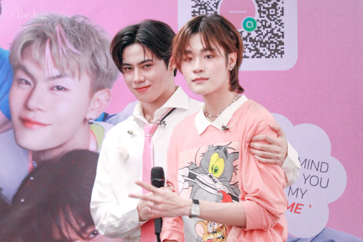 flymemydear's tweet photo. 240210 | *.❅· #ohmsarit ⋆·˚ ༘
มีคนหวงน้องคับ #PRIMETIMEth
#BeforeValentineWithPrimeTime
#OhmPrimeTime #JamesPrimeTime https://t.co/Gja6HLcgvz