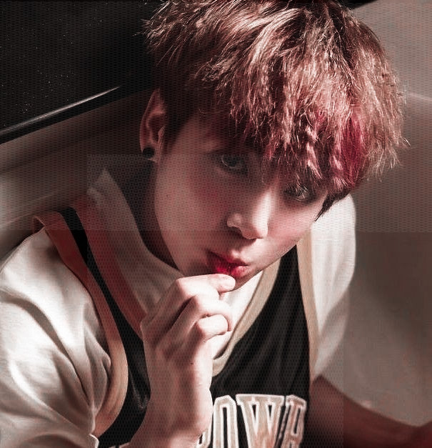 ᅟᅟᅟ
𝒪lá be!
Estou morrendo de calor, em um ensaio
fotográfico para uma revista. Não aguento
mais, só queria uma praia. 
ᅟᅟᅟ