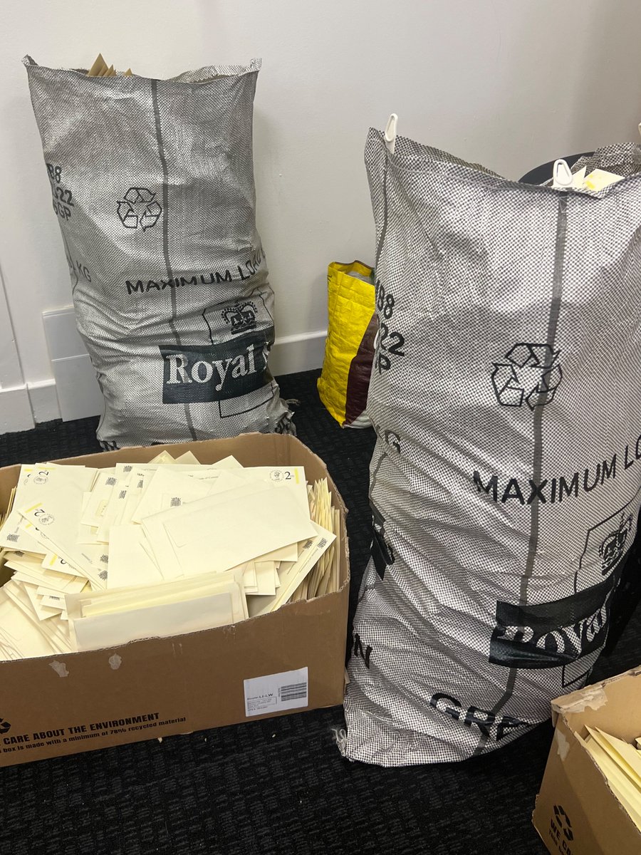 DavidLinden's tweet photo. Hard to not overstate how nice it is to be home all week for recess! Some door knocking in #Carmyle this morning and about to drop off quite literally thousands of constituent letters to @RoyalMail tonight. https://t.co/LgA9b8JeEL