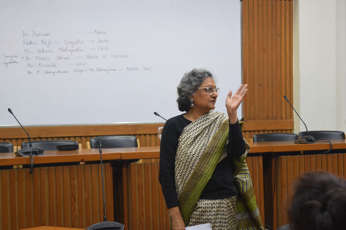 'Matching the Mandate' session, led by experts Ms. Rukmini Vemaraju and Amit Dwivedi, redefine lead Community Radio Stations' role as guiding forces for newcomers. Unveiling misconceptions and proposing screening questions. #CommunityRadio #LeadStations #RadioInsights