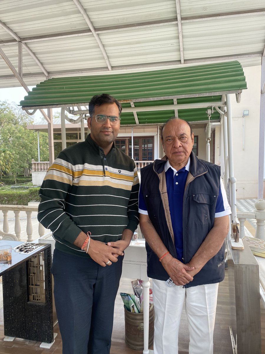 गुजरात के पूर्व मुख्यमंत्री माननीय श्री <a href="/ShankersinhBapu/">Shankersinh Vaghela</a> जी से सौजन्य मुलाक़ात कर आशीर्वाद लिया।