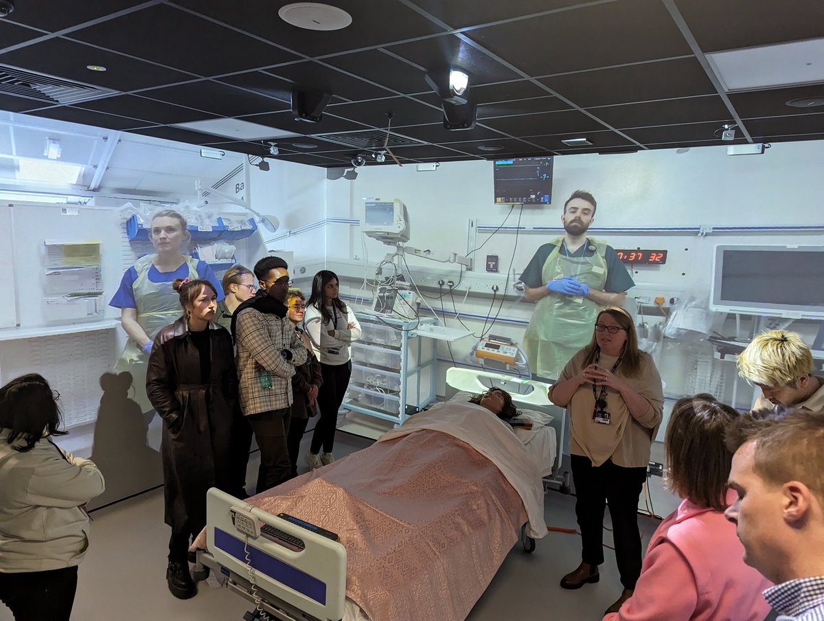 Thanks to Jo Davies at SUSIM centre @SwanseaHSC for showing our <a href="/SwanseaVR/">Swansea VR</a> students + <a href="/SwanBioMedEng/">Swansea BioMedEng</a> PhD students around the amazing Sim centre today! Students (+staff) were buzzing with ideas + Jo's enthusiasm was contagious for this immersive approach to healthcare training 1/2