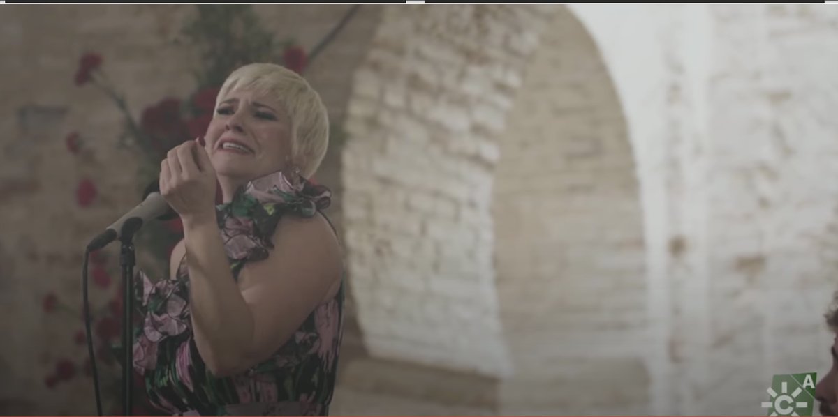 Qué elegante canta siempre  y con cuánta calidad @pasionvegaoficial  Ay, pena penita pena…  #ConLolaFLores <a href="/canalsur/">CanalSur</a>