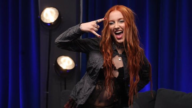 kdaichera's tweet photo. Ruslana : "Significa mucho pará mi haber llegado a la final por el público y no por nadie más, dilo  Rus té vamos a hacer la ganadora 🤟🎸
Ni el jurado ni los profesores té merecen #OTGala11  
Kivista tenemos una misión 
#KiVi12F 🍒🍒 https://t.co/Mn1lFDuyzE