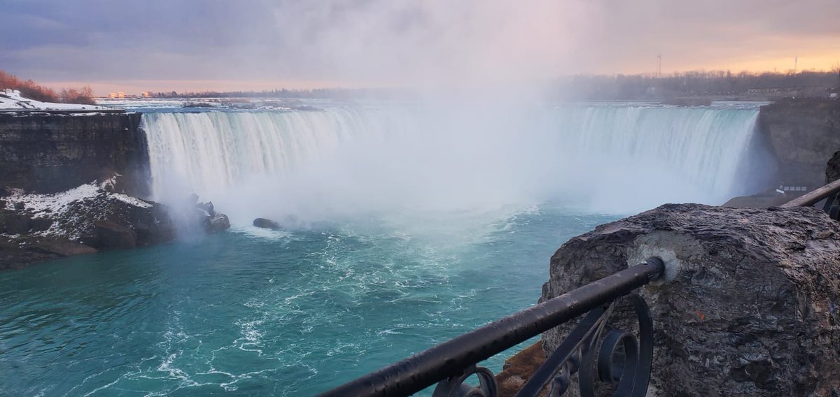وہ پنجابی کہاوت ہے نا 
ملاں کی دوڑ مسیت تک
لیکن آجکل میری دوڑ نیاگرا فال تک 🤪😂😂
#NiagaraFall
#rtlnfl