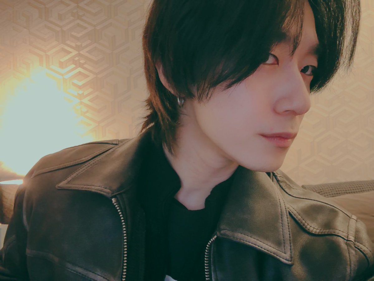 it_s__b's tweet photo. 첫 곡 준비중:) https://t.co/Kn1cX0zjO9