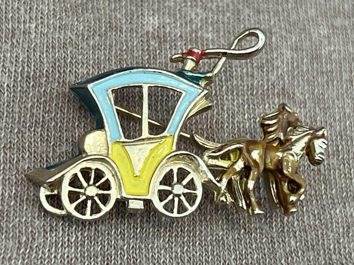 Vintage #Stagecoach Brooch 3D Golden #HorseandCarriage Enamel Pin FREE SHIP

#lapelpin #brooch #vintagejewelry #broochstyle #unique #funfashion #horses #ebayfinds #jewelry #brooches #vintagebrooch #giftideas #collectibles #unique #gifts 

ebay.com/itm/2666712512… #eBay via @eBay