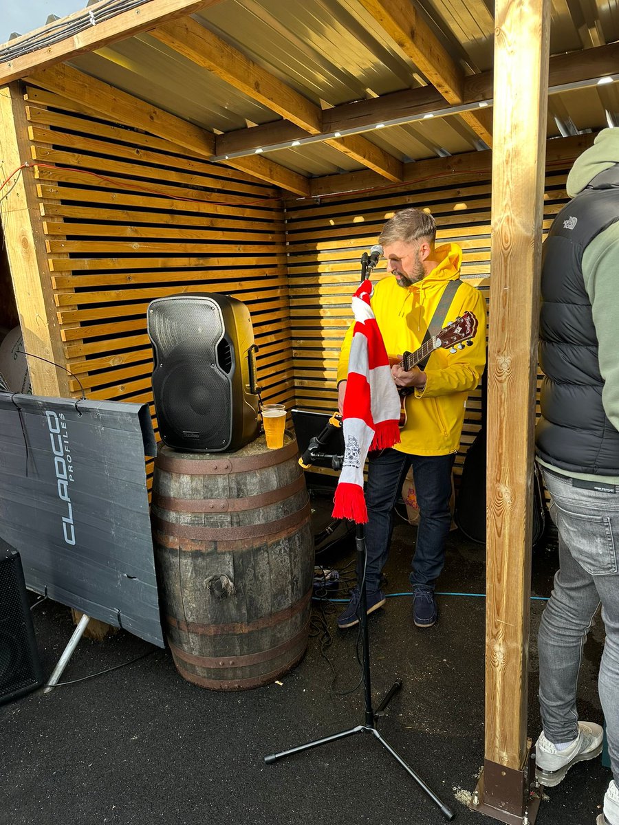 oli_mufc's tweet photo. Nice one @altrinchamfc &amp; especially the man @chrismaddon for having us on in the fan zone Saturday! Was mint! Next up I’m playing the office bar in Swinton Saturday night https://t.co/VlGBlnH8fN