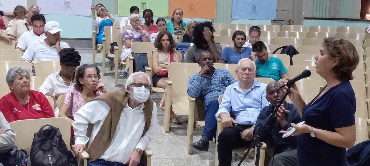 Roilancu1's tweet photo. Hoy intercambiamos con los secretarios generales de los núcleos del Partido de la Universidad de la Habana, como parte de la preparación para el proceso político sobre las proyecciones de la economía en 2024.
Se partió de las esencias en los discursos de #Raúl y @DiazCanelB. https://t.co/Hpvh1nFTjI