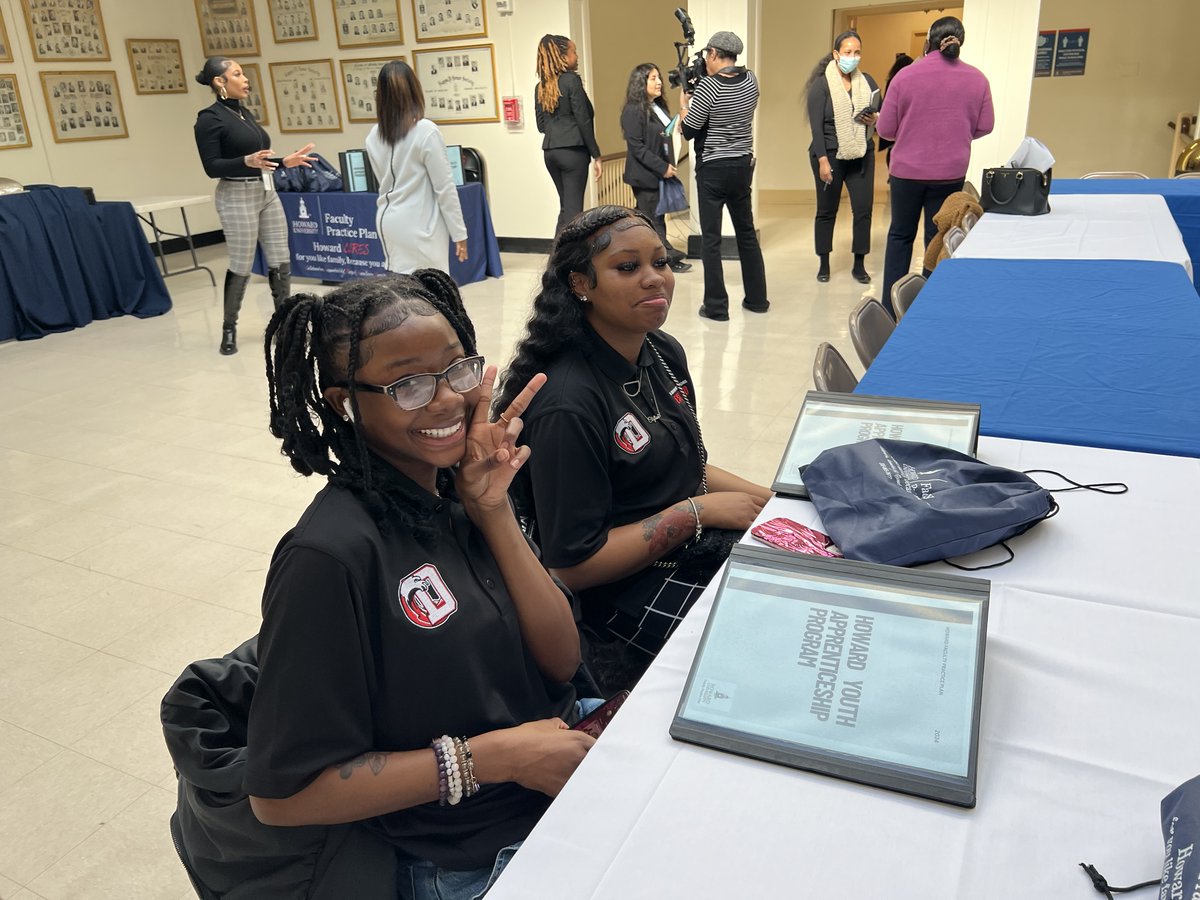 DunbarHSDC's tweet photo. Congratulations to our students on being the first students in the FIRST cohort of the @HowardU Youth Apprenticeship Program. Students will learn from medical experts on their way to receiving a certification. Way to go!
@XQAmerica @dcpublicschools @DOES_DC @DCPSconnected 
#Since1870 #raisingthebar #weworkforkids