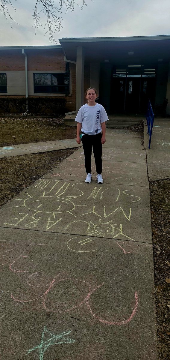 GagelJoey's tweet photo. Kinley helped create the Kindness Club at Oakview this year. Today they spent their lunch time drawing positive messages for their fellow classmates outside on the walkways. We stopped by and took pictures of her drawings. She was very excited for this project. Way to go Kin!!! https://t.co/vbciZi4MWE