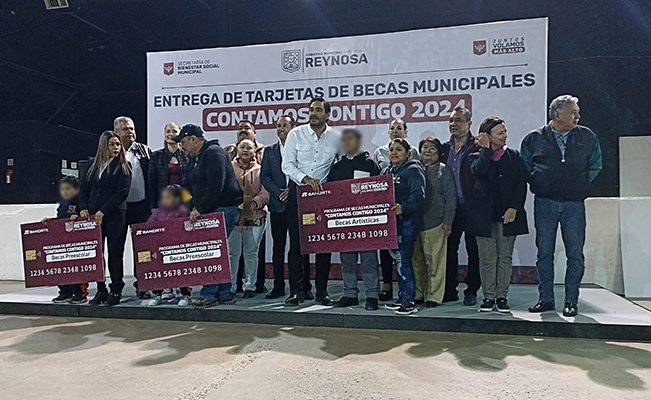 VoxPopuliNoti's tweet image. .@carlospenaortiz #entregó tarjeta de #becas municipales en #Reynosa

Con una inversión de 160 millones de pesos, beneficiando a más de 37 mil alumnos
voxpopulinoticias.com.mx/2024/02/carlos…
