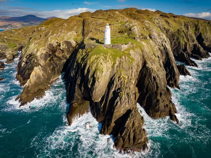 Ardnakinna Lighthouse, Bere Island, West Cork.

📸 BB Shots Ireland 🍀

@visitwestcork @wildatlanticway @DiscoverIreland @TourismIreland @Lighthouse_Hunt @BereIslandGroup