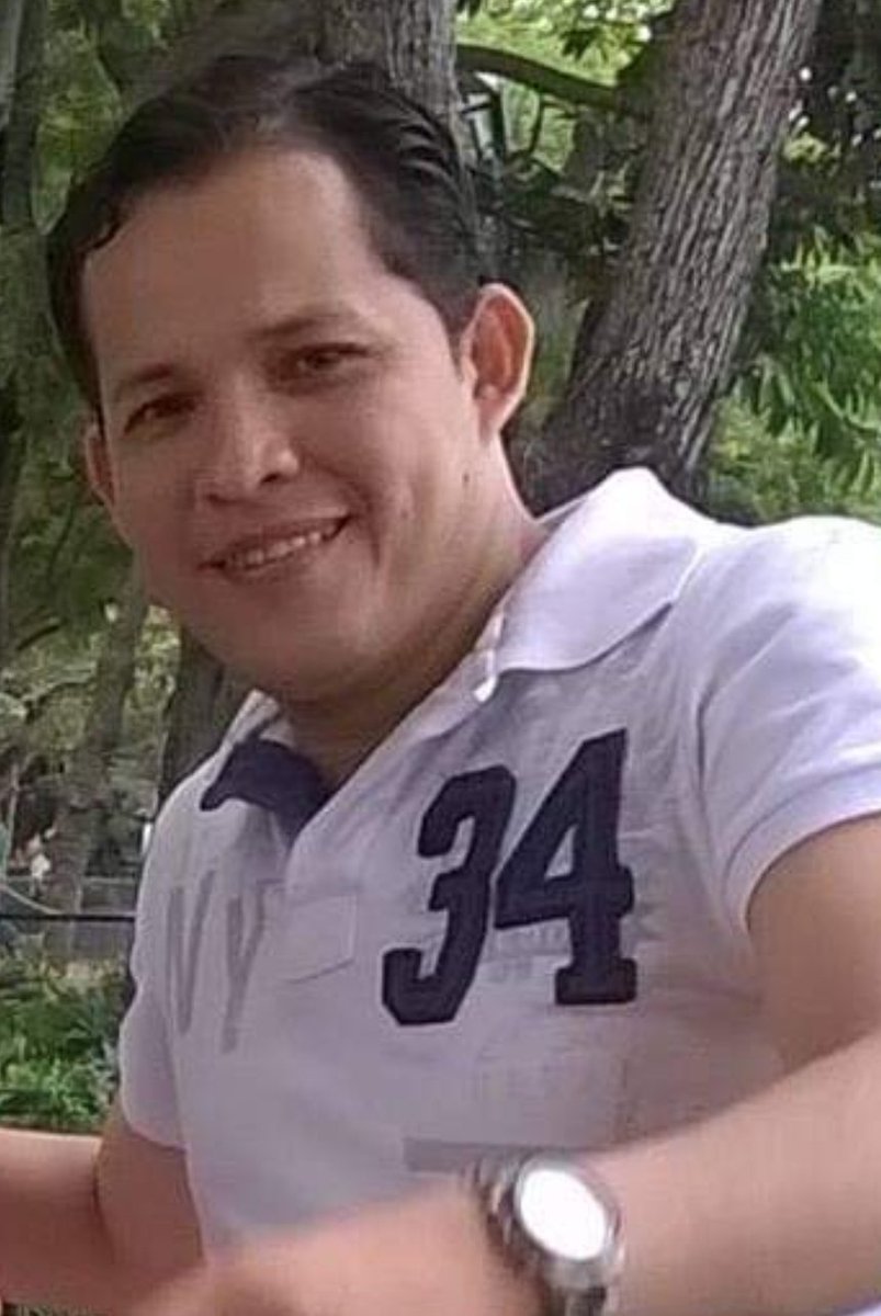 ESTE ES MANUEL PEÑA ESTUPIÑAN ALIAS "JUEZ" QUE QUIERE QUE SALGAN TODOS LOS PRESOS CON HABEAS CORPUS Y TIRAR ABAJO TODO EL ESFUERZO DE LAS FF.AA.
A ESTE DELINCUENTE HAY QUE ENCERRARLO CON LOS MÁS PELIGROSOS, ES UN TERRORISTA.