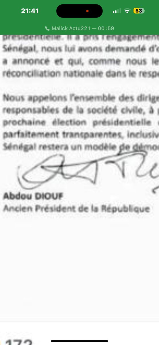 taphaND's tweet photo. #AbdouDiouf les autres là, viennent de signer un document à ton nom, merci de nous édifier… 
Remarque : regardez bien les signatures, surtout l’emplacement, pour Abdou Diouf en tant que ancien président, en haut du nom, avec hésitation, yabater guen, #Sénégal https://t.co/TK6sxDoRQA