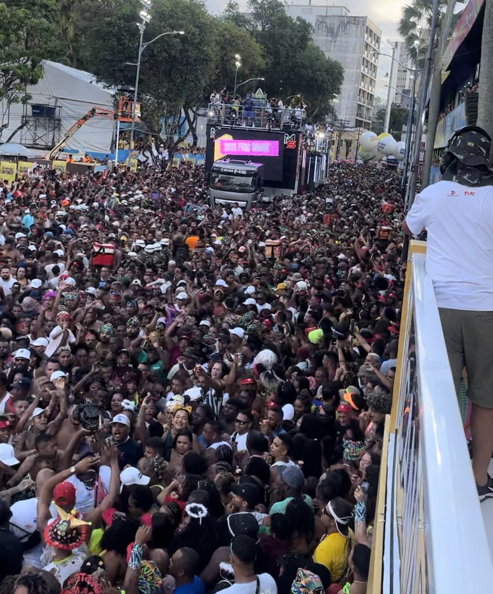ORaoniOliveira's tweet photo. As pipocas do Kannario e do Baiana System, são as maiores do Carnaval de Salvador, há um bom tempo, inclusive. 

Em tempos de esvaziamento do circuito Osmar, os dois trazem um público essencialmente baiano e um caminho muito necessário sobre o futuro do Campo Grande. https://t.co/gHfog9xoe3