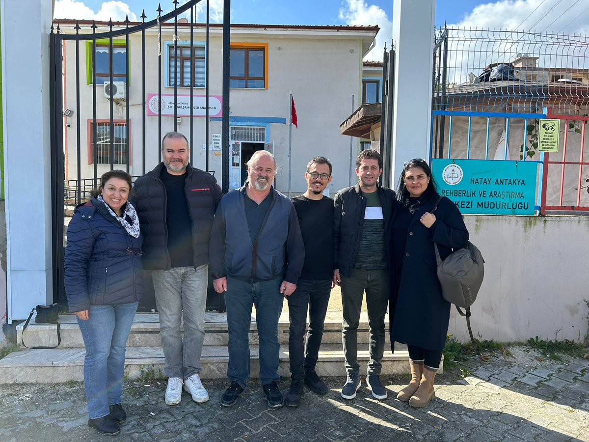 Uzmanlarımızla Hatay-Antakya Rehberlik Ve Araştırma merkezini ziyaret ederek, depremden etkilenen vatandaşlarımız için sahada yapacağımız çalışmalar hakkında bilgi alışverişinde bulunduk. Merkez Müdürü Psikolojik Danışman Zeki Sağ’a misafirperverliği ve destekleri için