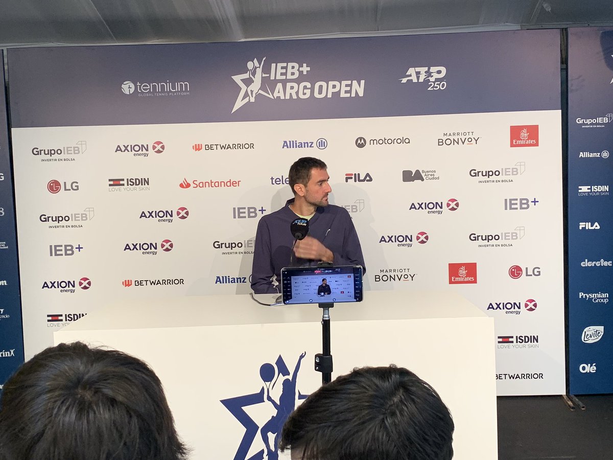 MARIN CILIC PUSO EN DUDA JUGAR EN RÍO Y SANTIAGO 🚨

🗣️ "Es una decisión que voy a pensar porque no me siento al 100%", dijo el ex Nro. 3 del mundo en conferencia de prensa.

Hoy cayó ante Djere y se lo notó disminuido físicamente en el 3er. set.